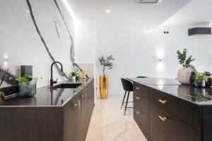 Basilica Presidential panorama suits 1065 Budapest, 1 Révay köz kép - 2