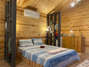 Una cama o camas en una habitación de Ada Pansiyon Karaöz