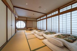 Postel nebo postele na pokoji v ubytování Ryokan Ryokufuso + 37 fotografií