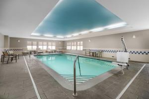 a large swimming pool with tables and chairs at Residence Inn Hartford Rocky Hill in Rocky Hill