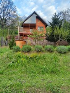 a house on a hill with a garden at Matea Slowliving in Čortanovci