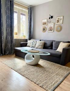 a living room with a couch and a table at Apartament Starogdański 4 in Gdańsk