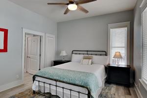 Ένα ή περισσότερα κρεβάτια σε δωμάτιο στο Magnolia House +34 φωτογραφίες