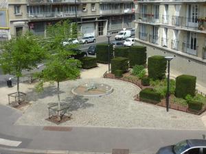 a park in the middle of a city at Hôtel Carmin in Le Havre