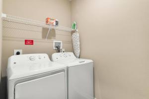 墨尔本Elegant 1BR/1BA Condo with Pool, Gym and Laundry的相册照片