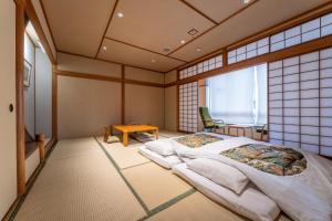Postel nebo postele na pokoji v ubytování Ryokan Ryokufuso