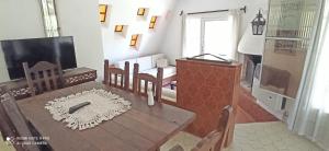 a living room with a table and a dining room at La colina in Roldán