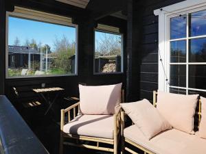 Posezení v ubytování 7 person holiday home in Løgstør-By Traum
