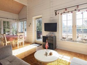 TV a/nebo společenská místnost v ubytování Holiday home Løgstør IX