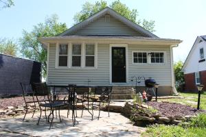 a patio with chairs and a table in front of a house at The Flower Pot in Lexington