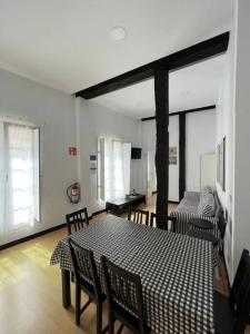 a dining room with a table with chairs and a tree at Apartamento Plaza Mayor - Torrelavega in Torrelavega