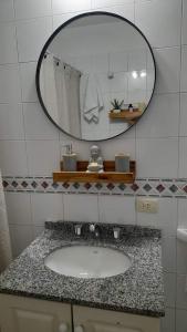 een badkamer met een wastafel en een spiegel bij RECOLETA BS AS in Buenos Aires