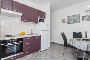 Kuchyň nebo kuchyňský kout v ubytování Apartments Viljac
