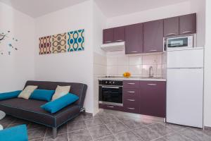 Ett kök eller pentry på Apartments Viljac