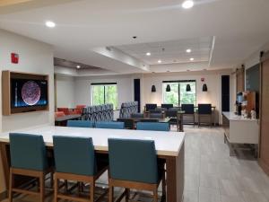 a waiting room with a large table and chairs at Holiday Inn Express Apex - Raleigh, an IHG Hotel in Apex