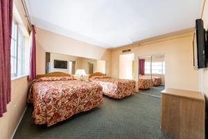 Postel nebo postele na pokoji v ubytování Parisian Hotel