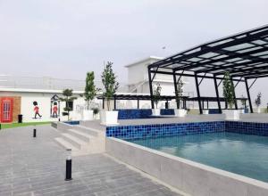 Joyful Sitiawan skygarden swimming pool内部或周边的泳池