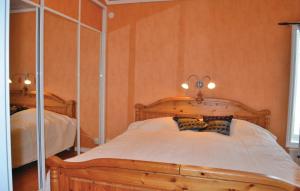 Postel nebo postele na pokoji v ubytování Nice Home In Nykvarn With Wifi