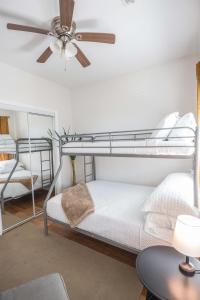 a bedroom with two bunk beds and a ceiling fan at Casa Cima in Dallas