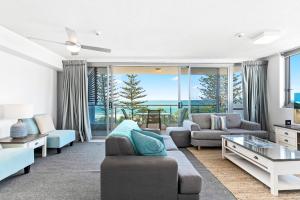 Posezení v ubytování Northwind Beachfront Apartments