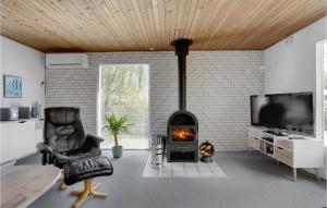 a living room with a fireplace and a tv at Stunning Home In Hejls With 3 Bedrooms And Wifi in Hejls