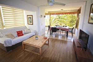 Posezení v ubytování Apartamento con gran urbanización y piscina