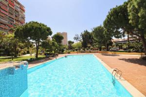 Bazén v ubytování Apartamento con gran urbanización y piscina nebo v jeho okolí