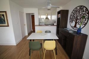 Kuchyň nebo kuchyňský kout v ubytování Apartamento con gran urbanización y piscina