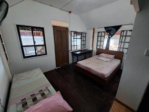 Postel nebo postele na pokoji v ubytování Paseo Del Mar Seaside Inn