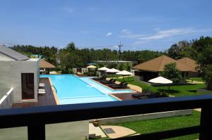 Bazén v ubytování Mook Lamai Resort and Spa nebo v jeho okolí