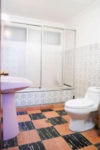 Koupelna v ubytování PROMO - Amplia y cómoda Casa 8 sur con Carretera