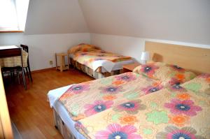 En eller flere senge i et værelse på Penzion u Kapličky