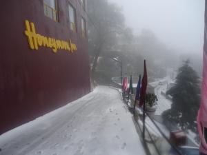 Honeymoon Inn Mussoorie v zimě