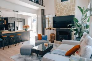 a living room with a couch and a fireplace at T&T Homestay in Bègles