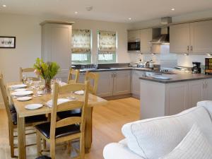 a kitchen and dining room with a table and chairs at Petronella in Grange