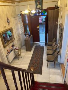 TV a/nebo společenská místnost v ubytování Le Safran Suite Hotel