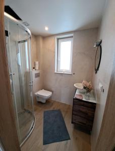 Koupelna v ubytování Apartamenty Bursztynowa Zatoka - Łeba - Nowęcin