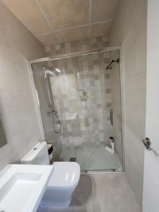Kúpeľňa v ubytovaní Allo Apartments "Real Escuela" Centro Loft + 12 fotografií