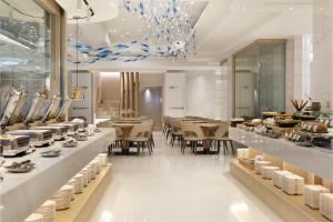 Makanan di atau berdekatan hotel