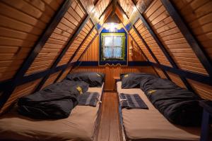 a room with two beds in a small tent at Brvnara Orlovo Gnezdo in Rudno