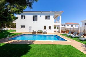 Bazén v ubytování Napa Bay View Villa 7 nebo v jeho okolí