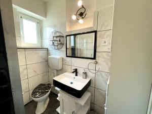 Kúpeľňa v ubytovaní Apartment Sunny Side + 15 fotografií