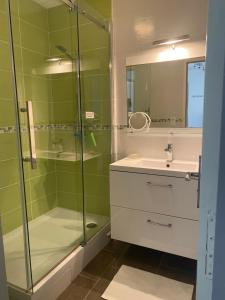 Kupatilo u objektu Superbe Appartement Superbe Vue Océan