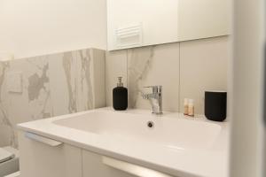 Kép 15min metro Duomo - RHO fiera - Skyscraper Kitchen szállásáról Milánóban a galériában