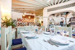 Ресторан / где поесть в Hotel Stefania Boutique Hotel by the Beach