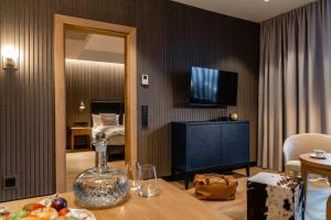 TV a/nebo společenská místnost v ubytování Löwen Hotel Montafon