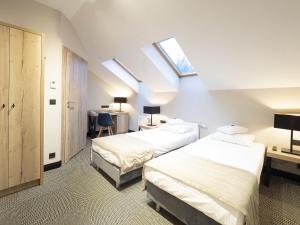 Łóżko lub łóżka w pokoju w obiekcie Hotel Wojciech