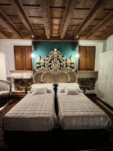 two beds in a bedroom with a headboard at Marcello Sleep&Spa in Verona