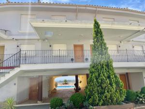 A balcony or terrace at Apartamento vacacional Urb. Nerea II REF. 065