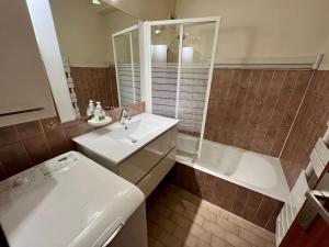 Kúpeľňa v ubytovaní Superbe appartement 6 personnes Centre
